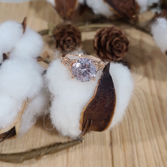 🩷💛NEW🩷💛 STUNNING!! Vintage 2.5kt Round CZ Ring in ROSE GOLD plating - Picture 6 of 14